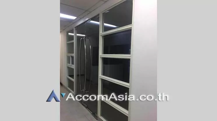 unit Office space For Rent in Sukhumvit, Bangkok  near BTS Ekkamai (AA18623)
